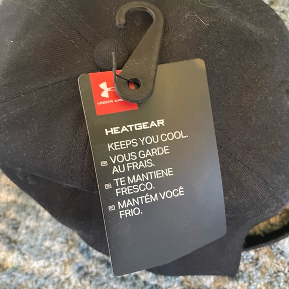 BNWT Under Armour headgear hat - Picture 2 of 3